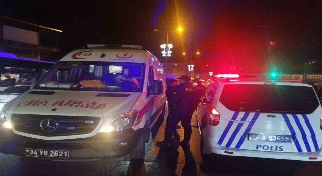 Sultanbeylide motosiklet ile otomobil çarpıştı: 1 yaralı