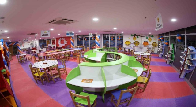 Sultangazideki çocuk kütüphanesinde birbirinden renkli etkinlikler düzenleniyor