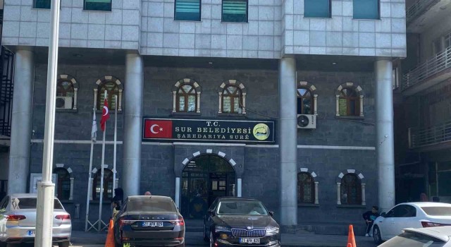 Sur Belediyesinde Atatürk ve Cumhurbaşkanı Erdoğanın fotoğraflarına yönelik hakarete ilişkin soruşturma