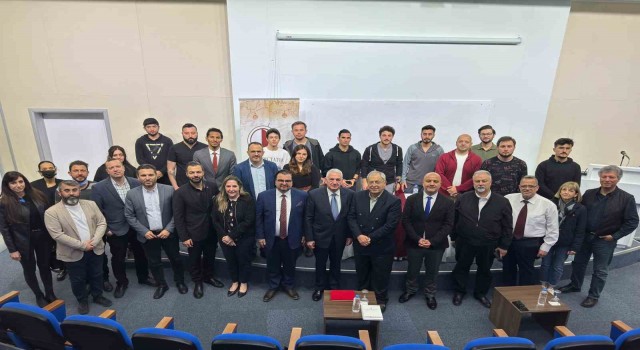Suriyede iç savaşa giden yolun en önemli tanıklarından biri olan Türkiyenin son Şam Büyükelçisi Ömer Önhon, konferans verdi