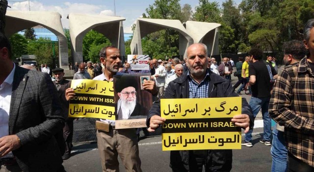 Tahranda yüzlerce kişi İsrail saldırısını protesto etti