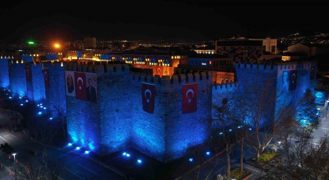 Tarihi Kayseri Kalesinde Dünya Otizm Farkındalık Gününe özel aydınlatma