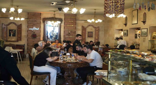 Tatili fırsat bilen vatandaşlar Gaziantep lezzetlerine akın etti