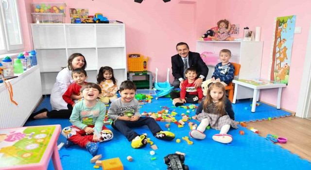 Tepebaşında çocuklar geleceğe umutla bakıyor