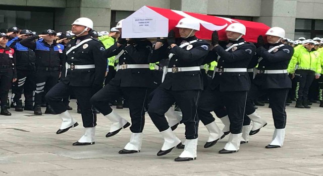 Trafik kazasında şehit olan polis memuru için İstanbul Emniyetinde tören düzenlendi