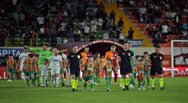 Trendyol Süper Lig: Alanyaspor: 0 - Galatasaray: 0 (Maç devam ediyor)