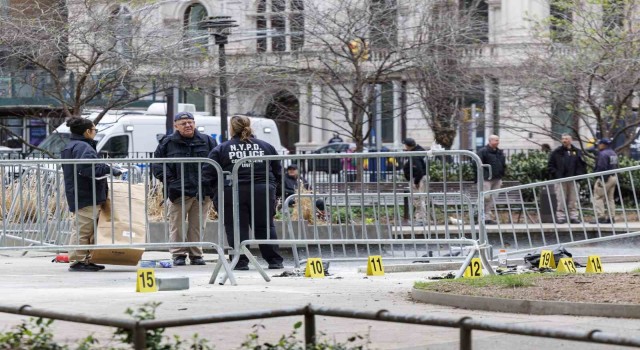 Trumpın yargılandığı mahkemenin önünde kendini yakan adam hayatını kaybetti