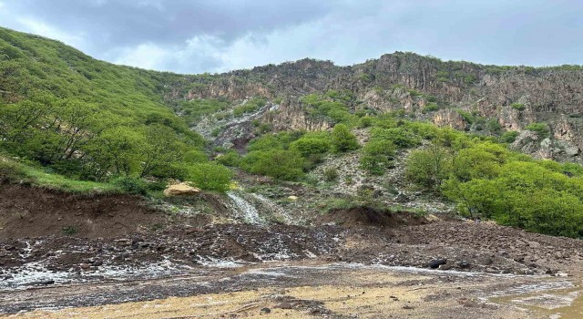 Tunceliyi dolu ve sağanak vurdu