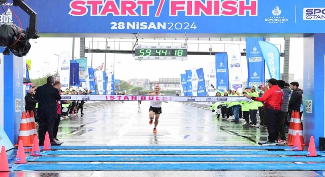 Türkiye İş Bankası 19. İstanbul Yarı Maratonunu erkeklerde Hicham Amghar, kadınlar Sheila Chelangat kazandı