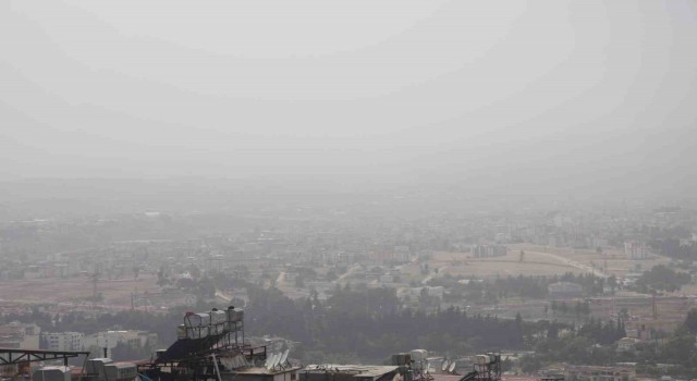 Türkiyenin en güneyinde toz bulutu etkisini hissettiriyor