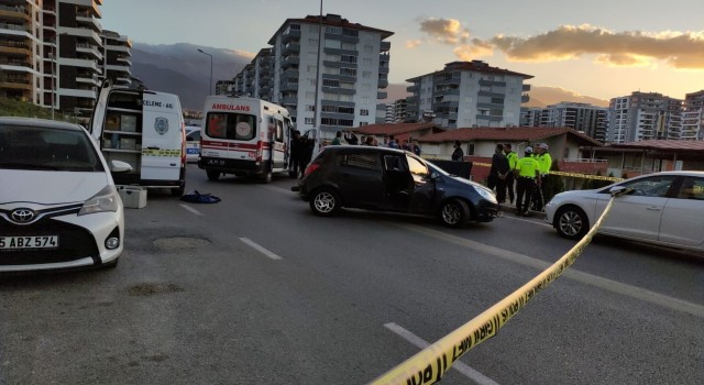 U dönüşü yapan otomobile çarpan motosiklet sürücüsü yaşamını yitirdi