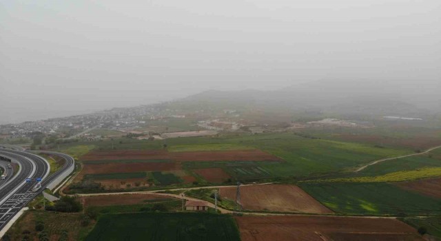 Ülkenin batısını saran çöl tozu havadan görüntülendi