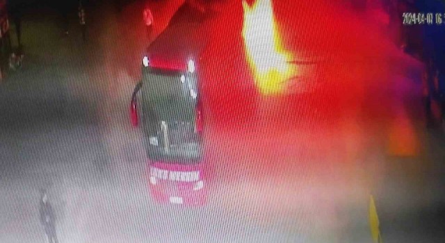 Ümraniyede yolcu otobüsü alev topuna döndü: O anlar kamerada