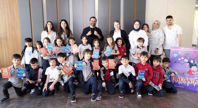 Ünlü yazar Erdem Kolejinde imza gününe katıldı