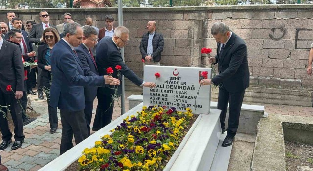 Uşakta bayram arifesinde şehitler unutulmadı