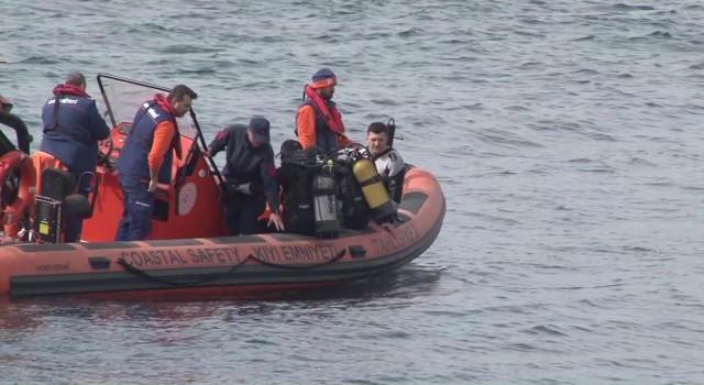 Üsküdarda akşam denize girerek kaybolan şahsı arama çalışmaları sürüyor