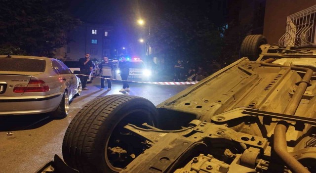 Üsküdarda park halindeki araca çarpan otomobil takla attı: 1 yaralı