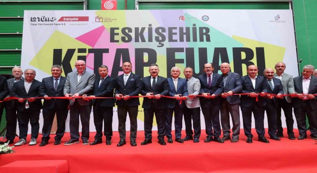 Vali Aksoy Eskişehir 3üncü Kitap Fuarının açılışını gerçekleştirdi