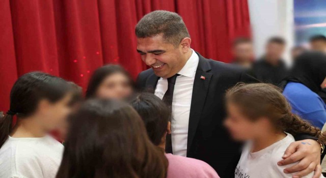 Vali Aslan mutfağa girdi çocuklar için kek yaptı