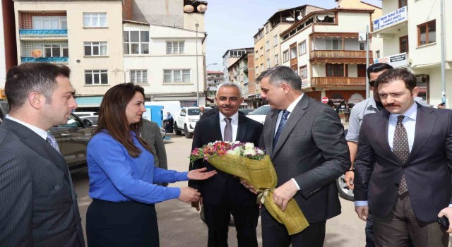 Vali Çiftçiden Başkan Çelebiye ziyaret