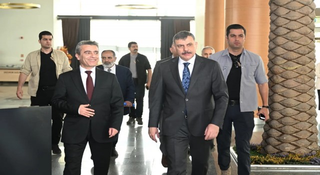 Vali Çiftçiye sağlık hizmetleri brifingi