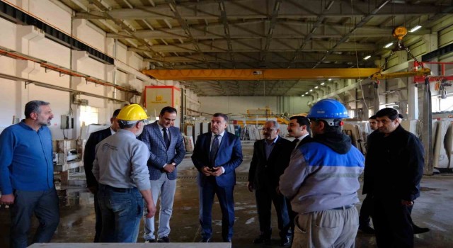 Vali Eldivan, Doğal Taş Fabrikasında incelemelerde bulundu