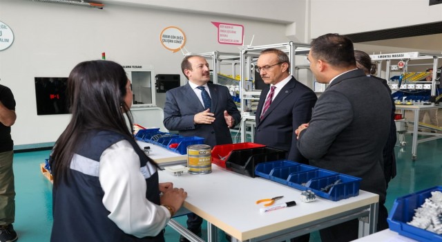 Vali Pehlivan ile Vali Yavuz, Model Fabrika ve Yenilik Merkezini ziyaret etti