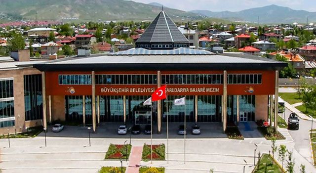 Van’da Büyükşehir Belediyesi AK Partiye Geçti
