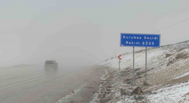 Vanda Kurubaş Geçidinde yoğun sis etkili oldu