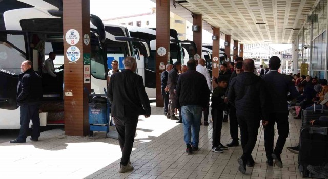 Vandaki otogarda bayram yoğunluğu başladı