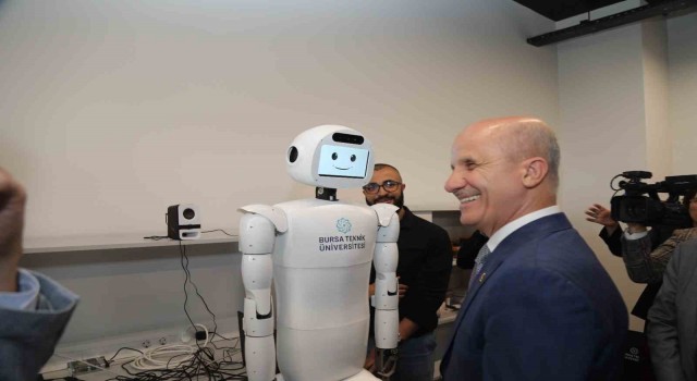 YÖK Başkanı Özvardan BTÜ Robot Merkezine tam not