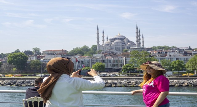 Zeytinburnu Belediyesinin düzenlediği simit ve çay eşliğinde ücretsiz ‘Boğaz Gezileri başlıyor