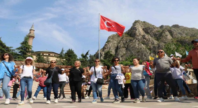 1 Mayıs Amasyada halaylarla kutlandı