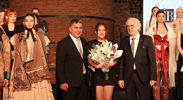 18’inci EİB Moda Tasarım Yarışmasının Kazananı Nilgün Demirhan Oldu