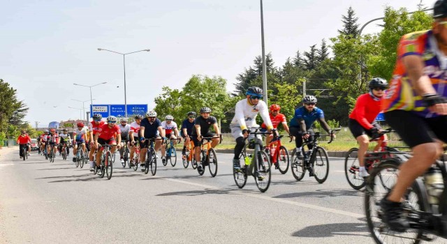 19 Mayısta 100 kilometre pedalladılar