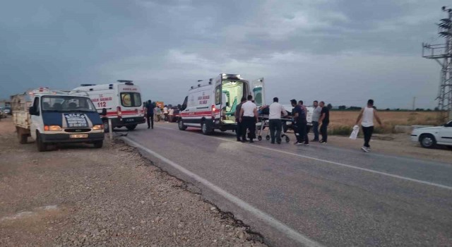 Adanada iki otomobil kafa kafaya çarpıştı: 1 ölü, 5 yaralı