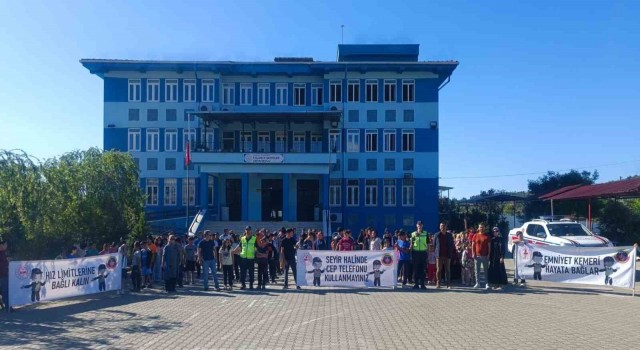 Adanada jandarma trafik farkındalığı bilgilendirme çalışması yaptı