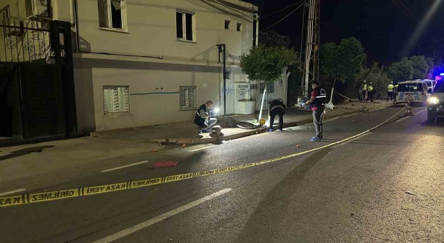 Adanada otomobil bisikletli yaşlı adama çarpıp kaçtı: 1 ölü