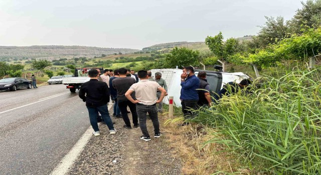 Adıyamanda kontrolden çıkan minibüs yan yattı: 14 yaralı