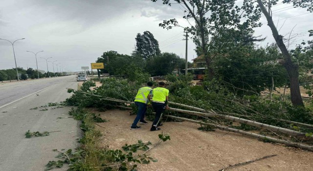 Afyonkarahisarda kötü hava şartları hayatı olumsuz etkiledi