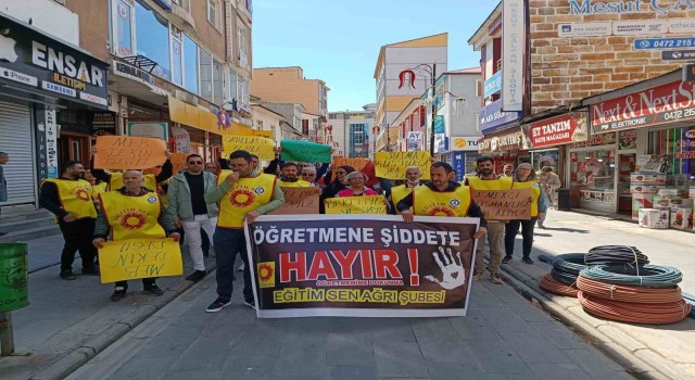 Ağrıda öğretmenler “Şiddete Dur” demek için bir araya geldi