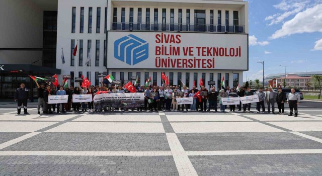 Akademisyenler ve öğrenciler birlikte İsraili protesto etti