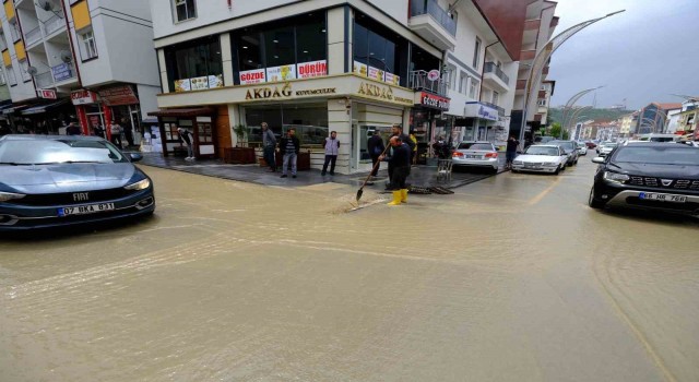 Akdağmadeninde sağanak ve dolu etkili oldu