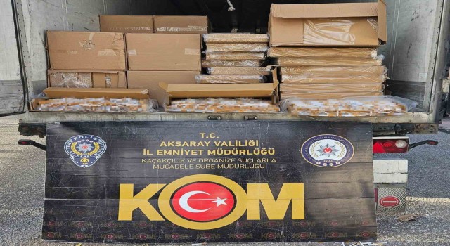 Aksarayda tırın dorsesinde 800 bin adet dolu makaron ele geçirildi