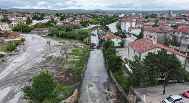 Alaca Deresinde temizlik çalışması yapıldı