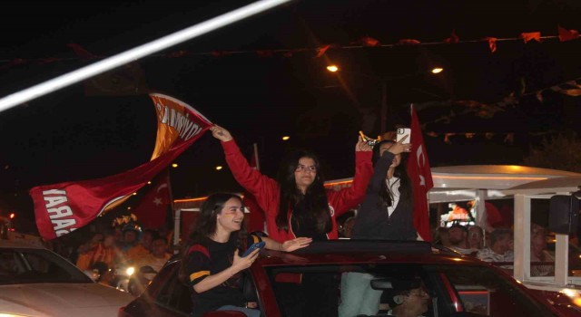 Alanyada Galatasarayın 24. şampiyonluğu kutlanıyor