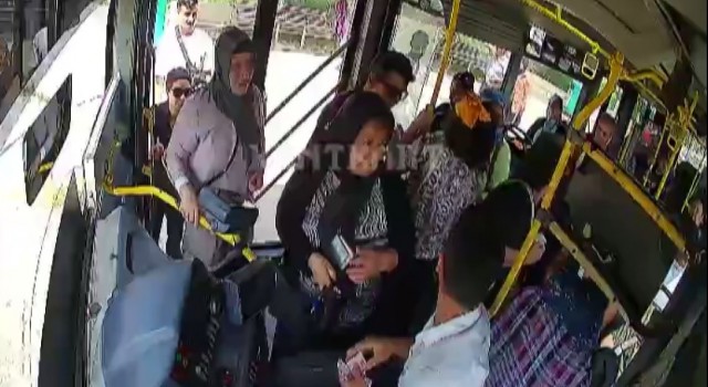 Alanyada halk otobüsü şoförü ile yolcu arasındaki ‘ücret tartışması kamerada