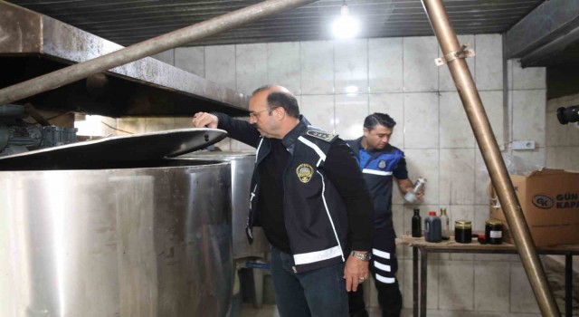 Alanyada merdiven altı kuru meyve ve pekmez imalathanesi mühürlendi