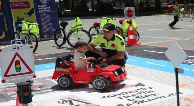 Alanyada trafik haftasında öğrenciler bilgilendirildi