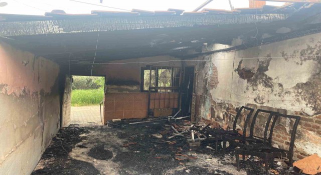 Alaşehirde ev yangını: 1 yaralı